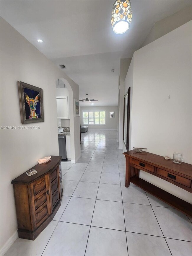 Building Photo - 6053 Heliconia Rd