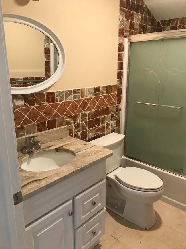 Building Photo - 35 Governor St