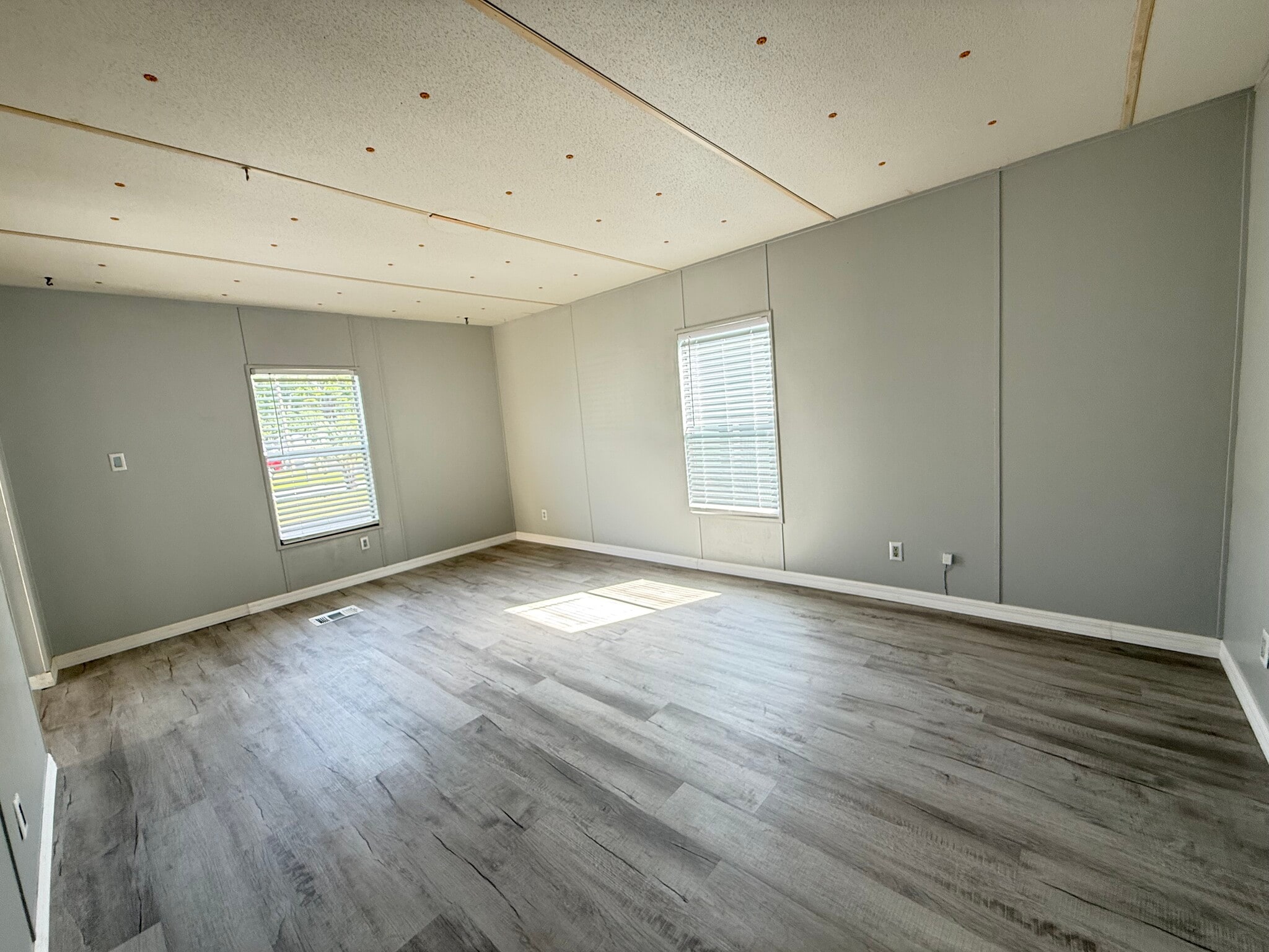 Building Photo - 256 Queen Mary Loop