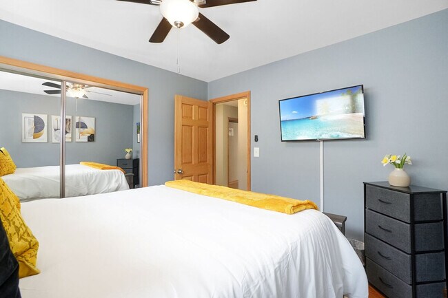 Building Photo - 255 Banbury Ave