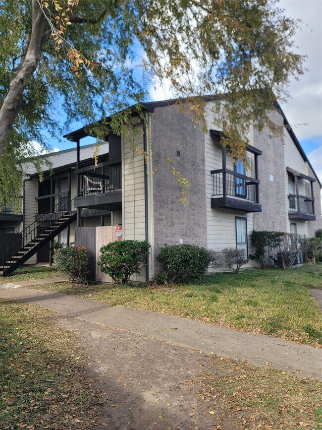 Building Photo - 12615 Brookglade Cir