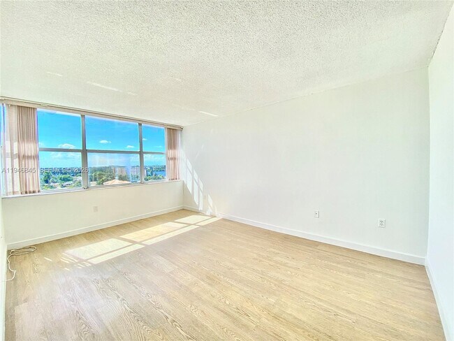 Building Photo - 1200 NE Miami Gardens Dr