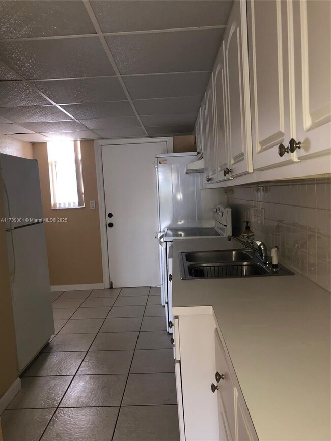 Building Photo - 1 bedroom in North Miami FL 33160