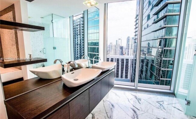 Building Photo - 200 Biscayne Blvd Way
