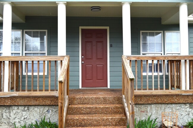 Building Photo - 404 Delaware Ave