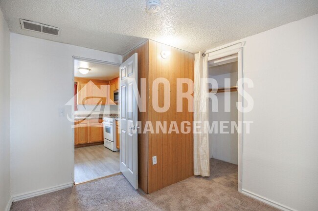 Building Photo - NO HOA Home in a Great Location