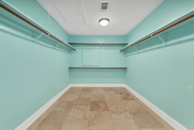 Building Photo - 1802 Potomac Dr