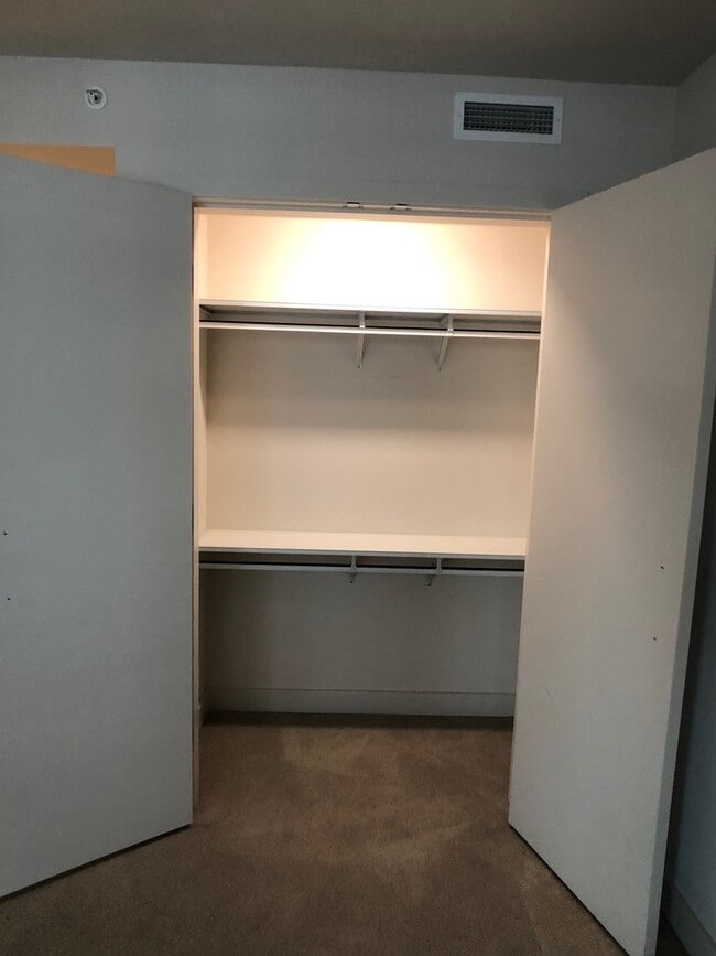 Building Photo - Insignia View - 2 Bedroom / 1.75 Bath w/ O...