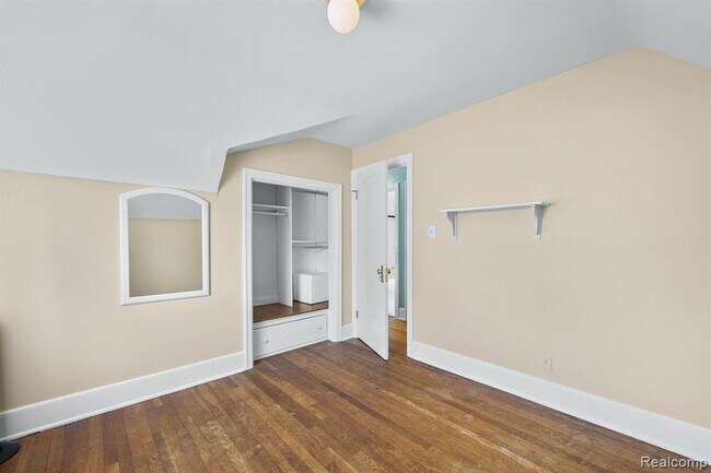 Building Photo - 1516 W Houstonia Ave