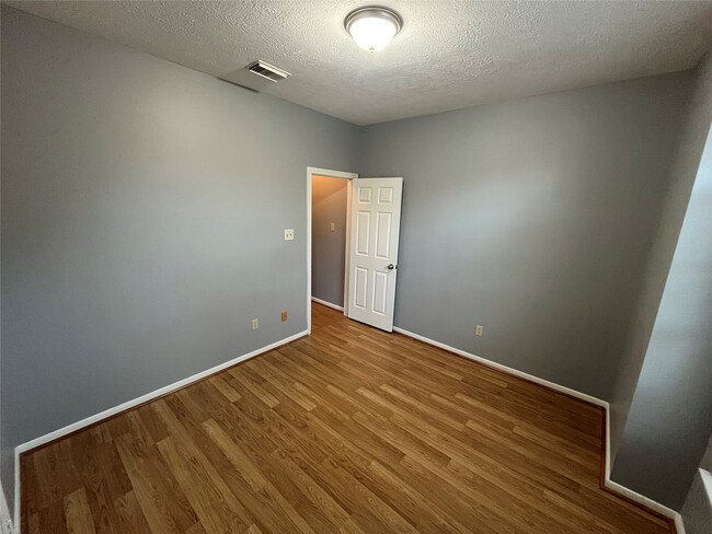 Building Photo - 16027 Silver Valley Dr