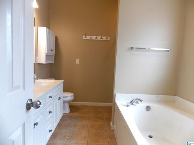 Building Photo - 1004 Medinah Dr