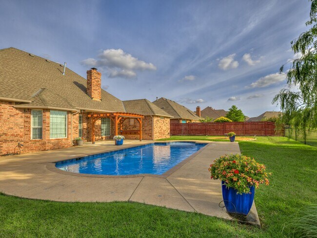 Building Photo - Fantastic home in the Fairways at Surrey H...