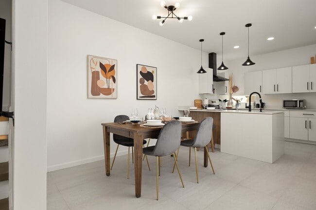 Building Photo - Gated Luxury Townhomes for Rent-Long-Term Lease | Colgate Crossing