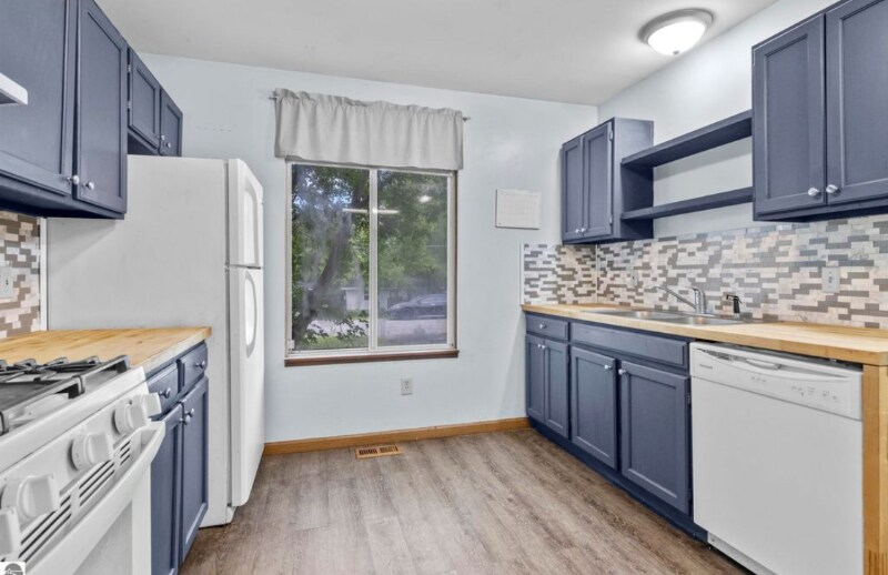 Building Photo - 3887 Brook Dr