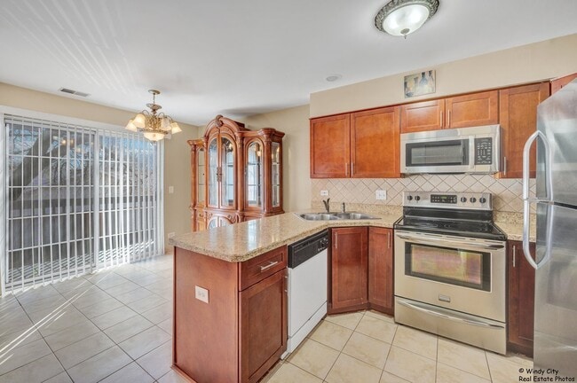 Building Photo - 1346 S Lorraine Rd