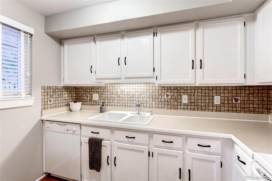 Building Photo - 5060 E Hinsdale Pl