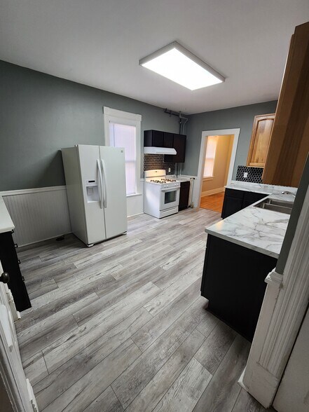 Kitchen 8 - 207 N 6th St