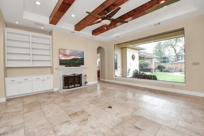 Building Photo - 1611 Lynnview Dr