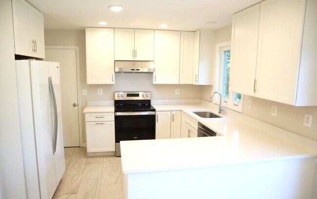 Building Photo - Fabulous Updated 4 Bedroom, 2.5 Bathroom H...