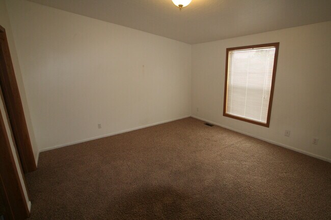 Building Photo - 2709 Crab Tree St