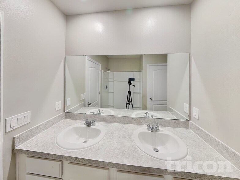 Building Photo - 4447 Blue Rock Dr