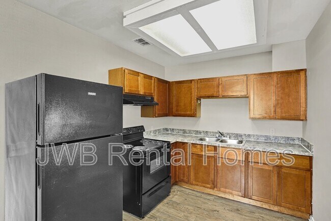 Building Photo - 8944 Jackson Ave