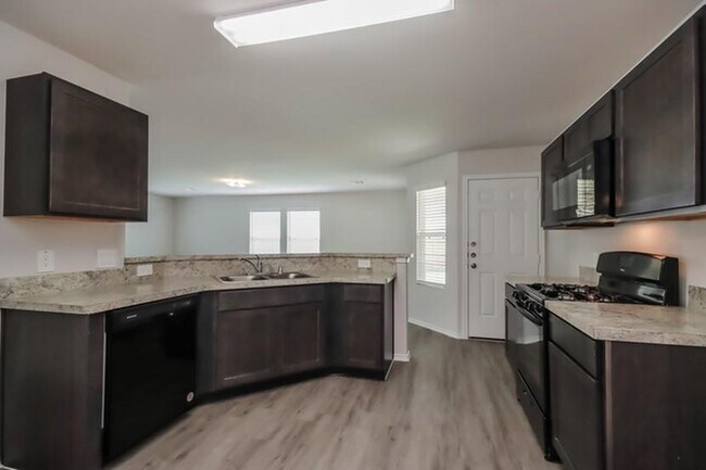 Building Photo - 406 Brushback Dr