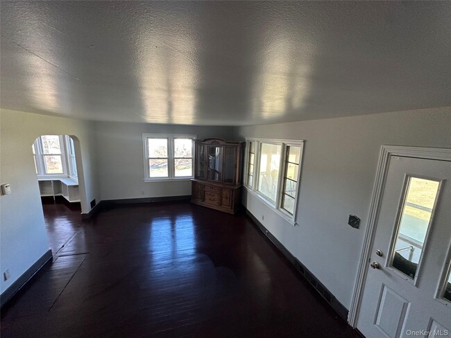 Building Photo - 496 Bloomingburg Rd