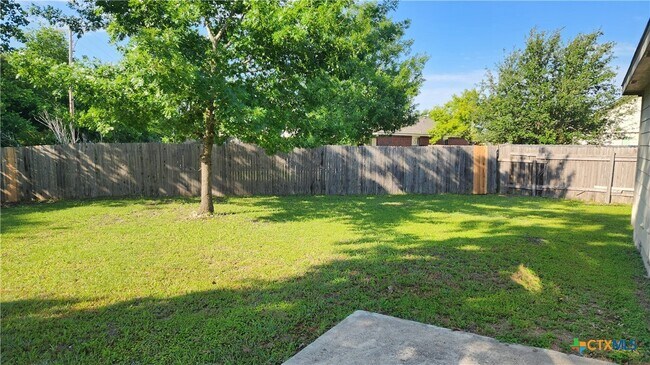 Building Photo - 223 Avrshire Ln