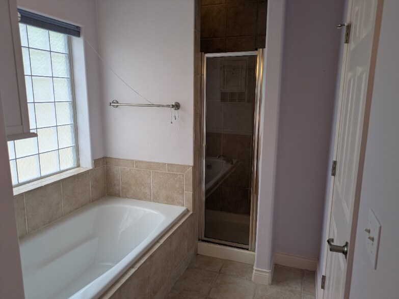 Building Photo - 1591 Roseanna Dr