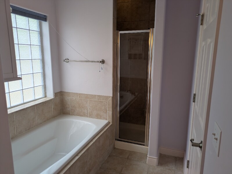 Building Photo - 1591 Roseanna Dr