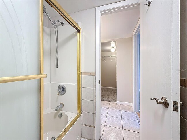 Building Photo - 890 N Village Dr