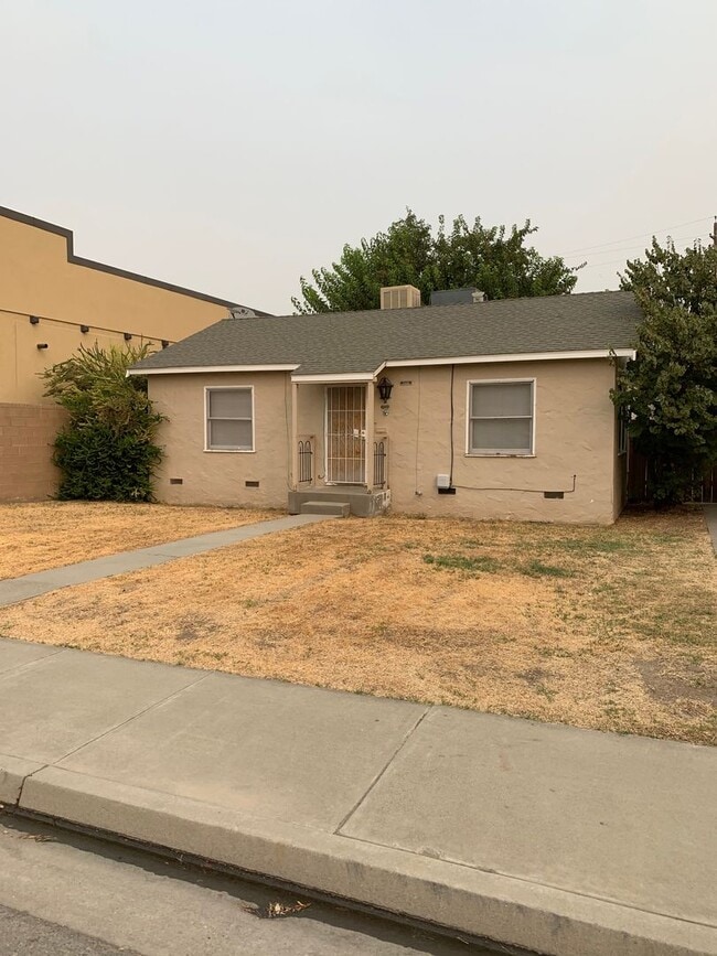 Building Photo - 2 Bedroom 1 Bath