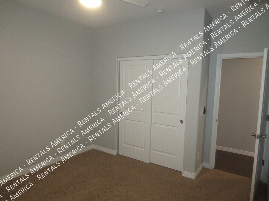 Building Photo - 3636 E Lodgepole Dr