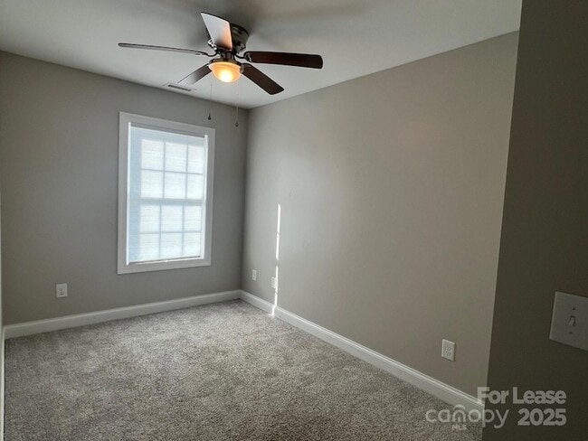 Building Photo - 1086 20th St NE