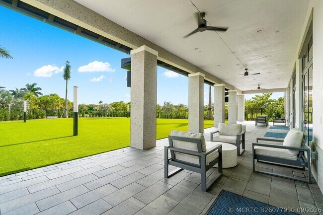 Building Photo - 16310 Oakview Dr