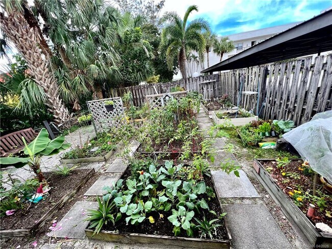 Building Photo - 1950 SW Palm City Rd