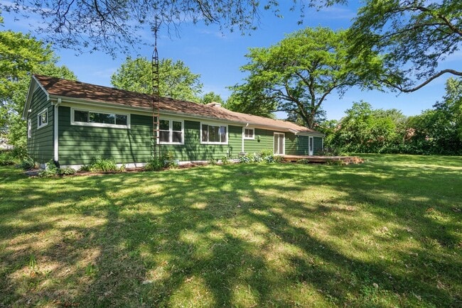 Building Photo - 1350 Hart Rd