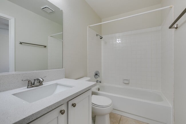 Building Photo - Charming 3 bedroom, 2.5 bathroom home near Summerlin