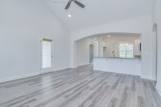 Building Photo - 326 Agape Ln