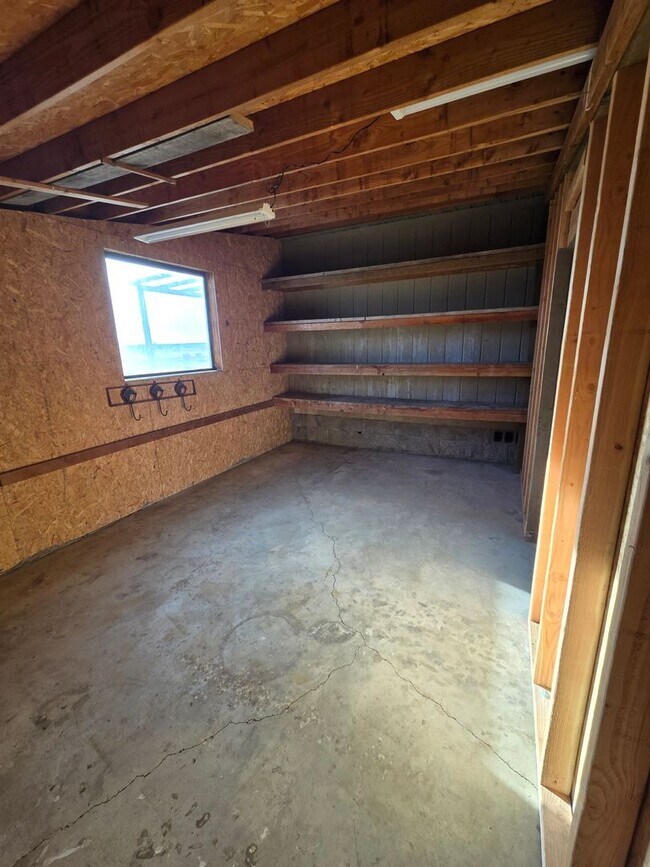 Building Photo - Beautiful Country Home, Powell Butte