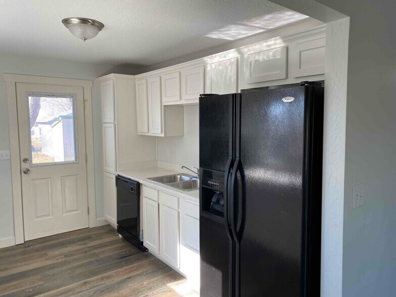 Building Photo - 5239 S 2700 W