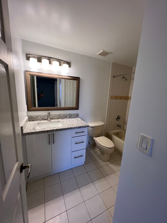 Building Photo - 6360 NW 114th Ave