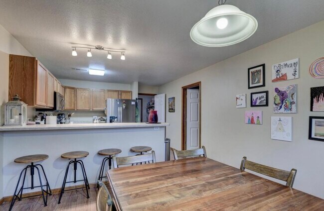 Building Photo - 1531 Lucas Dr