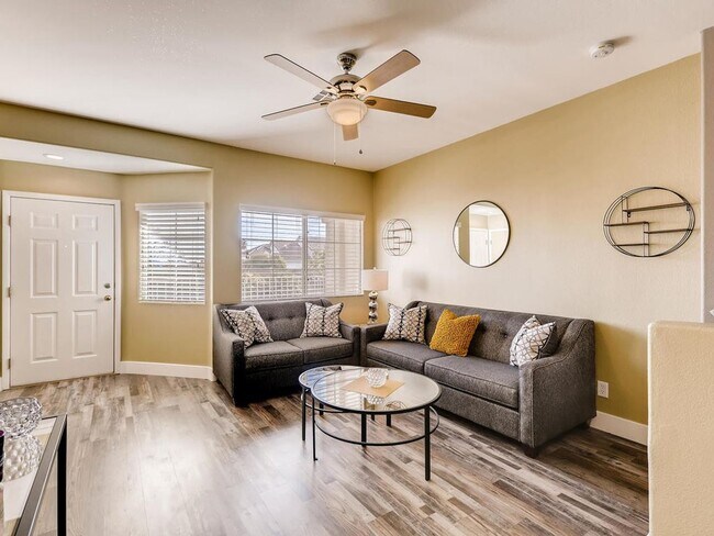 Building Photo - **SHORT TERM GATED LUXURY RENTAL** 3BDRM *2.5 BATH* 2 CAR GARAGE