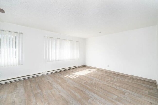 Building Photo - 2 bedroom unit close to downtown Gresham!!