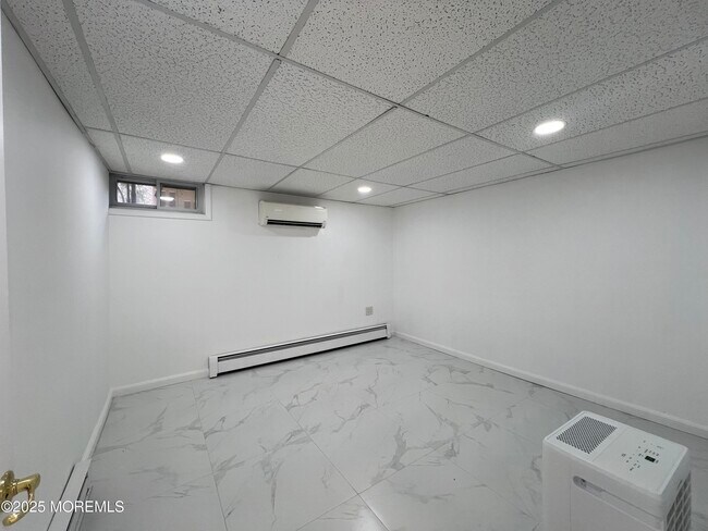 Building Photo - 699 Tennent Rd