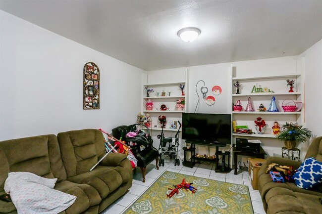 Building Photo - 342 Casa Grande Dr