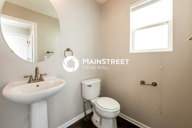 Building Photo - 4 Bedroom Pet-Friendly Home in Denver, CO with Main Street Renewal