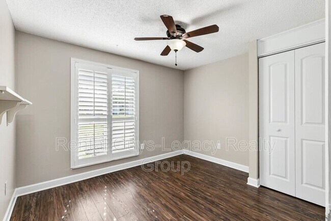 Building Photo - 10729 Squires Ct